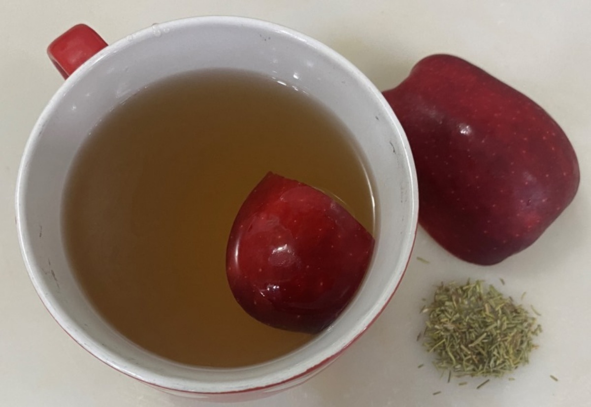 Descubriendo los 30 Beneficios de Hervir Manzana y Romero