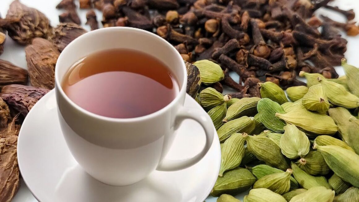 clavos de olor y cardamomo