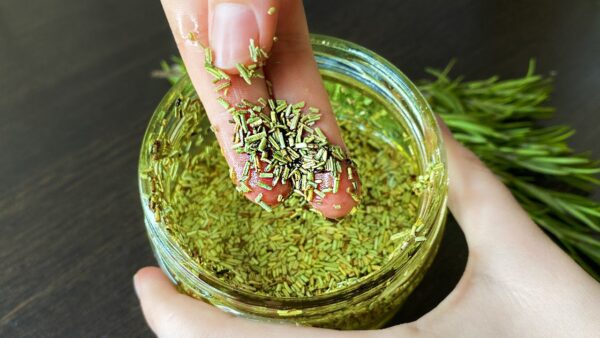 Romero y Aceite de Oliva: El Secreto Natural para Estimular el Crecimiento del Cabello y Prevenir Canas