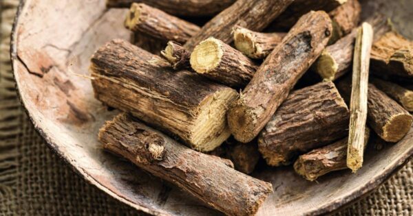 "Raíz de Regaliz: El Secreto Natural para Reducir la Grasa Abdominal y Mejorar Tu Salud"
