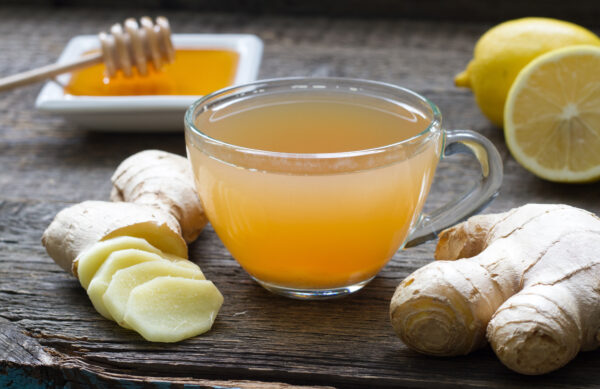 "Cómo aliviar los mareos con agua de limón y remedios caseros"