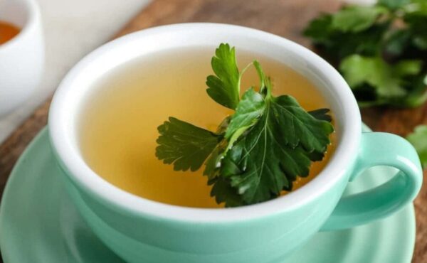 “Té de Perejil: Elimina Hinchazón y Retención de Líquidos Naturalmente”