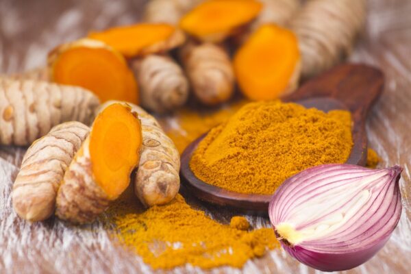 Cómo usar cebolla y cúrcuma para combatir enfermedades y limpiar el organismo