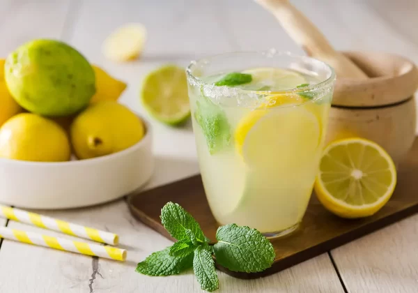 Cómo preparar jugo de menta, limón y jengibre para mejorar tu salud