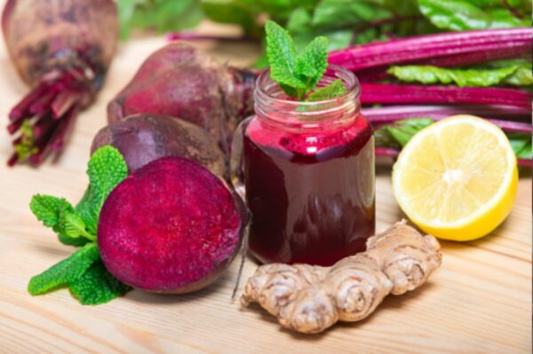 Batido de jengibre, remolacha y zanahoria: limpia tu hígado y riñones naturalmente